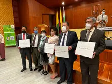 Docente Eutimio Mejía Soto, PhD., (1° de izq. a der.)